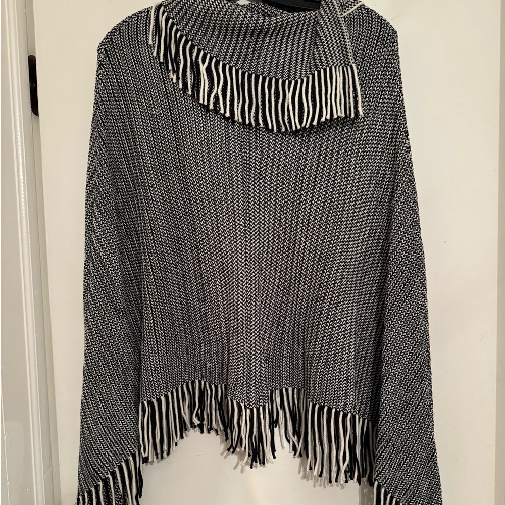 NWT BLACK AND WHITE KNIT PONCHO.